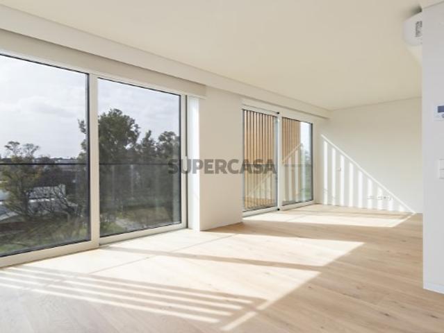 Apartamento T2 duplex com estacionamento no Campo Grande