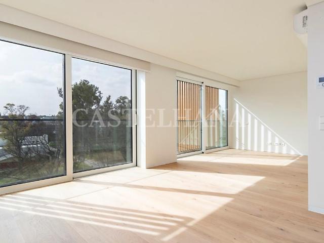 Apartamento T2 duplex com estacionamento no Campo Grande 140m² Alvalade