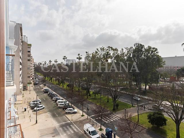Apartamento T2 duplex com estacionamento no Campo Grande 143m² Alvalade