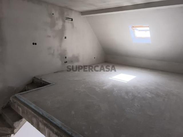 Apartamento T2 Duplex com Estacionamento e Arrecadação