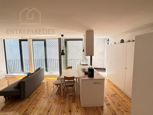 Apartamento T2 duplex com licença AL para comprar no centro historico do Porto