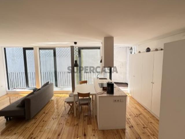Apartamento T2 duplex com licença AL para comprar no centro historico do Porto