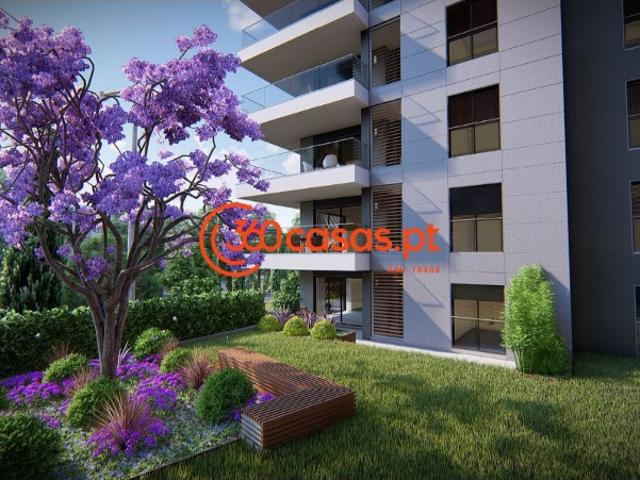 Apartamento T2 duplex com piscina e garagem em Faro
