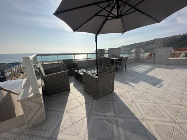 Apartamento T2 Duplex com terraço em primeira linha de praia