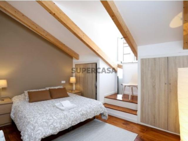 Apartamento T2 Duplex, com 102 m² de área bruta privativa, localizado em Alfama, Santa Maria Maior, Lisboa