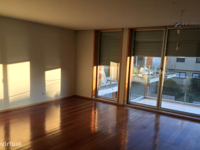 Apartamento T2 Duplex em Condomnio Fechado Lavra