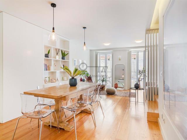 Apartamento T2 Duplex em Campolide 107m² Ajuda