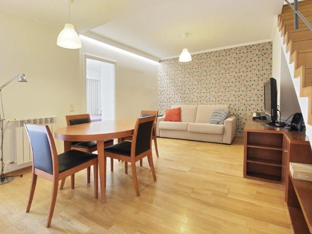 Apartamento T2 duplex, mobilado, com garagem, Bessa Porto
