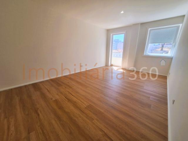 Apartamento T2 Duplex Novo com 2 Varandas em Matosinhos Sul