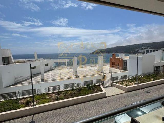 Apartamento T2 Duplex no centro da vila de Sesimbra, com vista mar | 26064018757
