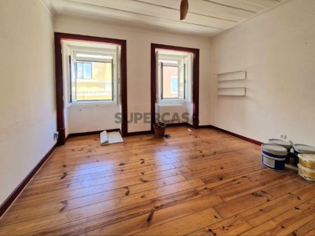 Apartamento T2 Duplex no Príncipe Real para reabilitar a seu gosto