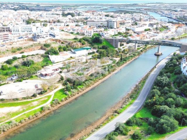 Apartamento T2 em Tavira com piscina e estacionamento privativo