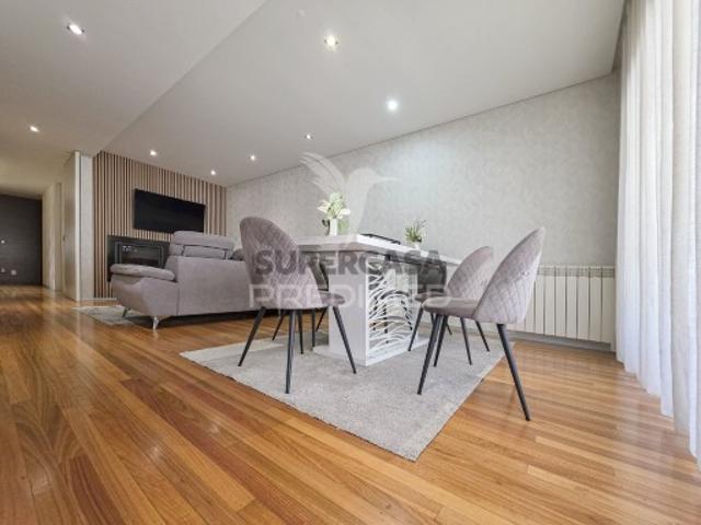 Apartamento T2 em Urgezes