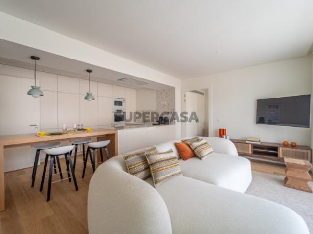 Apartamento T2 em Vila Nova de Gaia com varanda e vista rio Douro