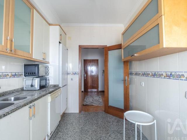 Apartamento T2 em Vilar de Andorinho de 105 m²
