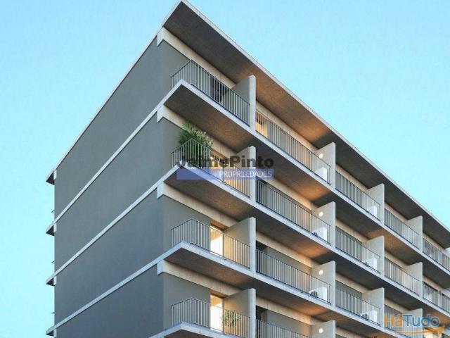 Apartamento T2 em zona residencial contígua a Unid. de Saúde e Universidades, no Porto. Portugal, Porto. | 26063602669