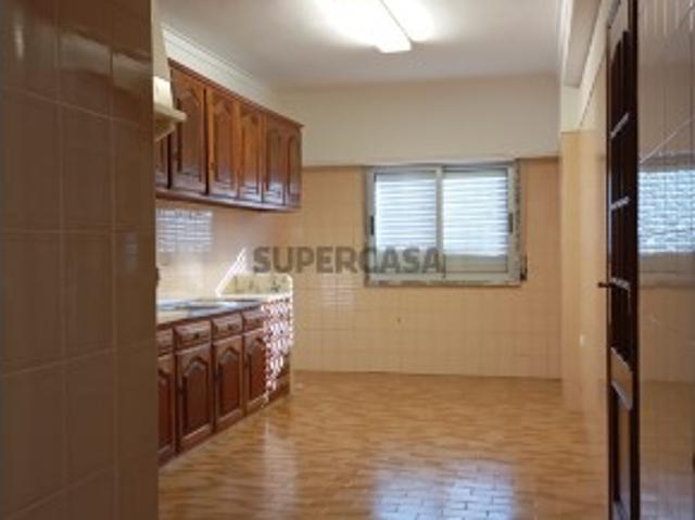 Apartamento T2 em Agualva 1º Andar com Varanda