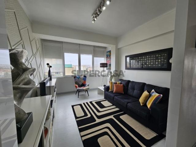 Descubra o seu novo lar! T2 Remodelado na Damaia Amadora
