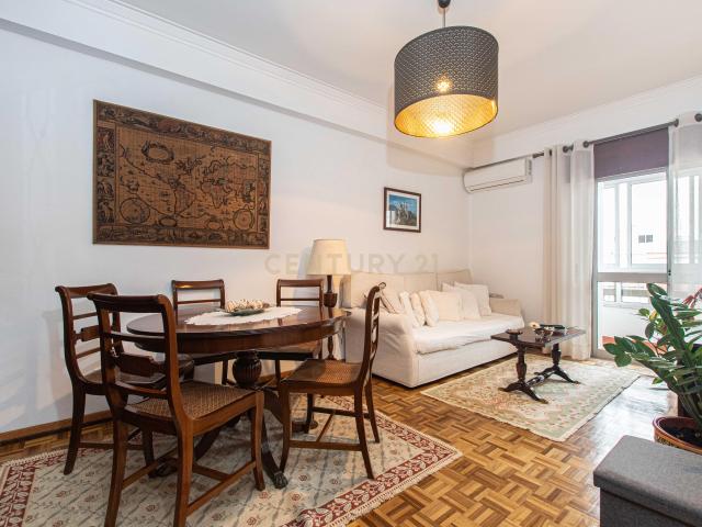 Apartamento T2 em Águas Livres, Amadora