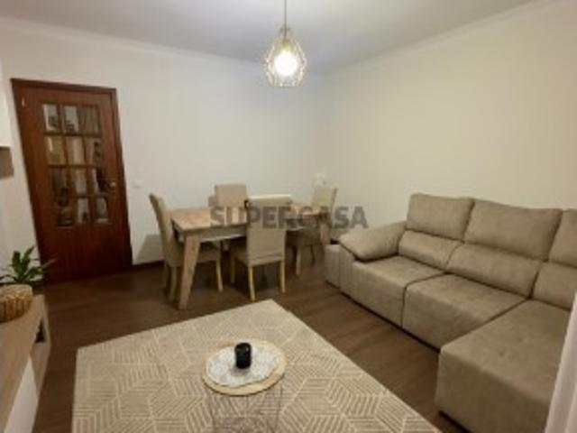 Apartamento T2, em Águas Santas