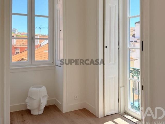 Apartamento T2 em Alcântara de 81,09 m²