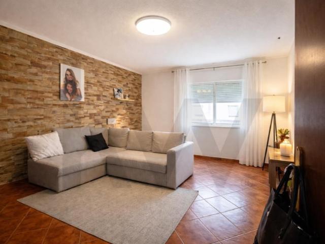 Apartamento T2 em Alcoitão Luminoso, Funcional e com Excelente Localização