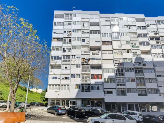 Apartamento T2 em Alfornelos com Vista Desafogada