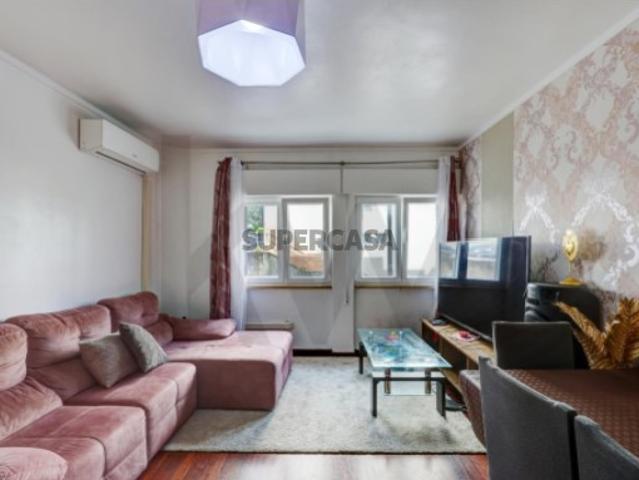 Apartamento T2 em Alverca com Ar Condicionado Pronto a Habitar