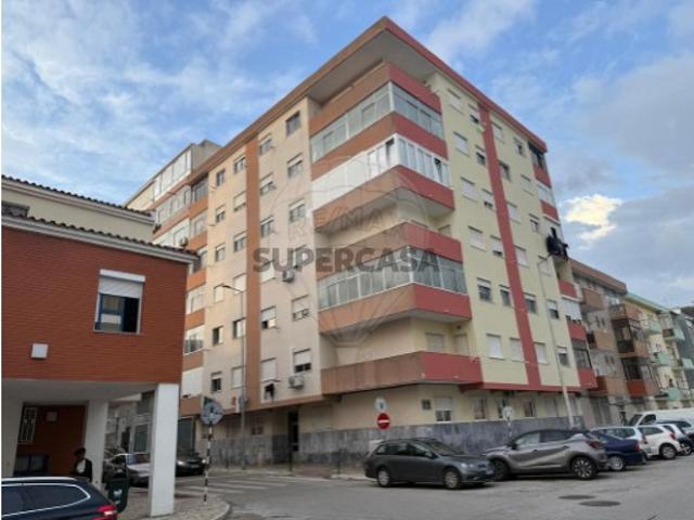 Apartamento T2 em Amora