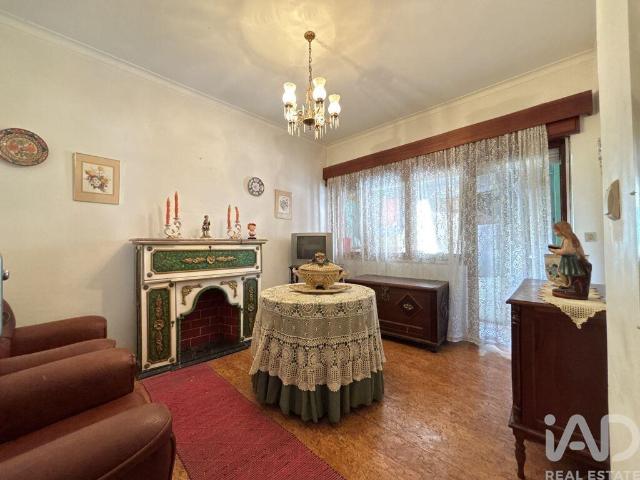 Apartamento T2 em Amora de 68 m²