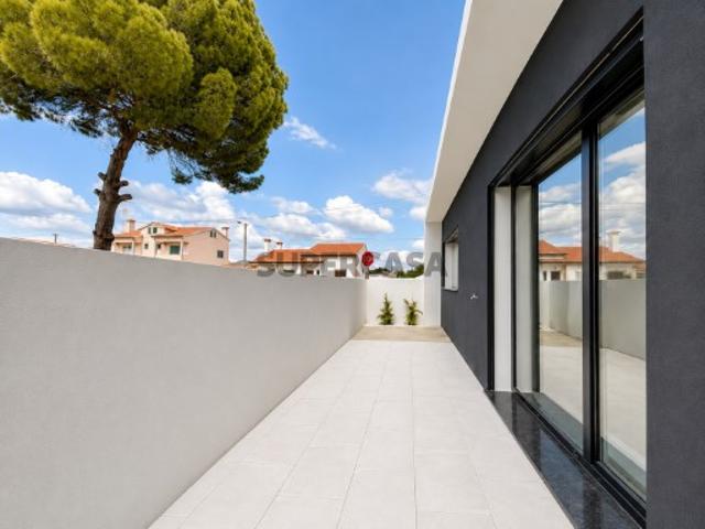Apartamento T2 em andar de Moradia com entrada independente e Espaço Exterior