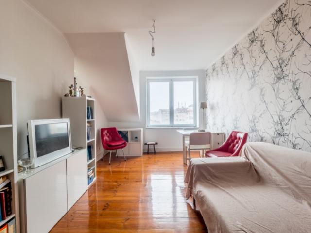 Apartamento T2 com terraço e vista em Arroios