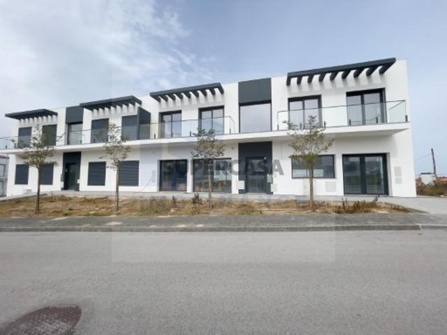 Apartamento T2 em Atouguia da Baleia