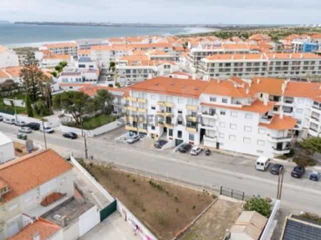 Apartamento T2 em Atouguia da Baleia