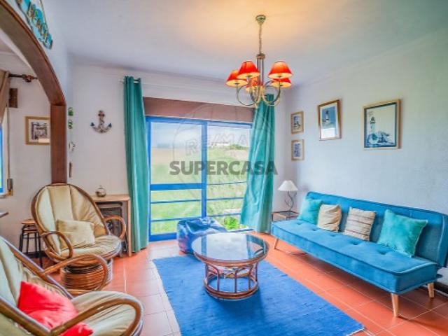 Apartamento T2 em Atouguia da Baleia