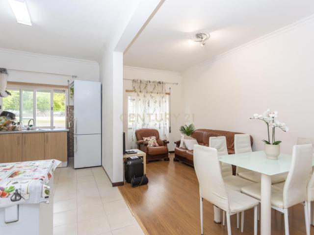 Apartamento T2 em Baixa da Banheira