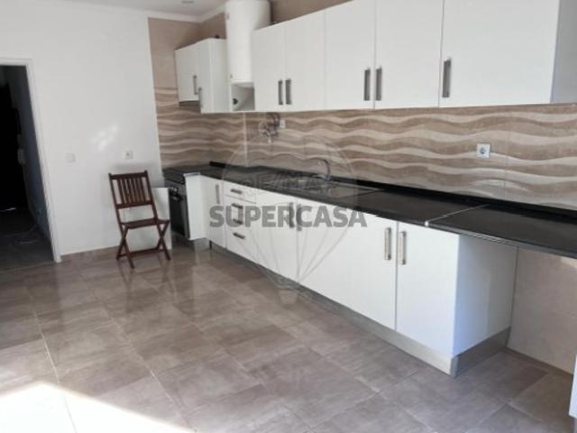 Apartamento T2 em Baixa da Banheira e Vale da Amoreira
