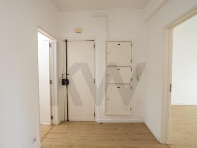 Apartamento T2 em Benfica com varanda