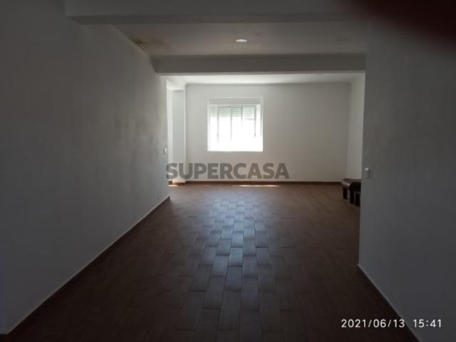 Apartamento T2 em Biscoitos