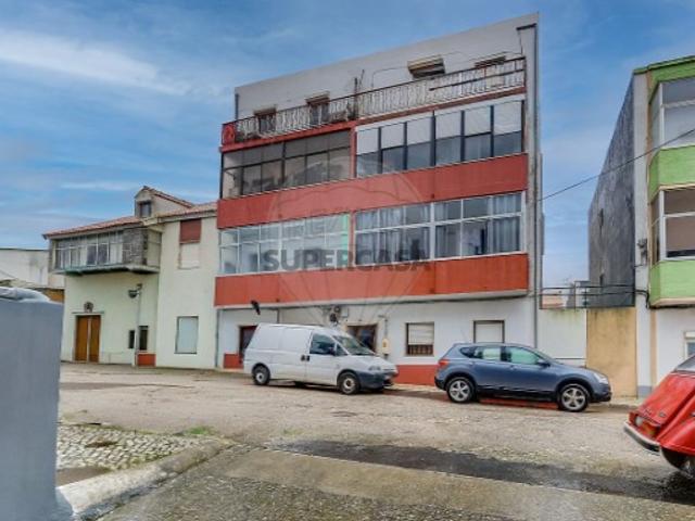 Apartamento T2 em Camarate, Unhos e Apelação
