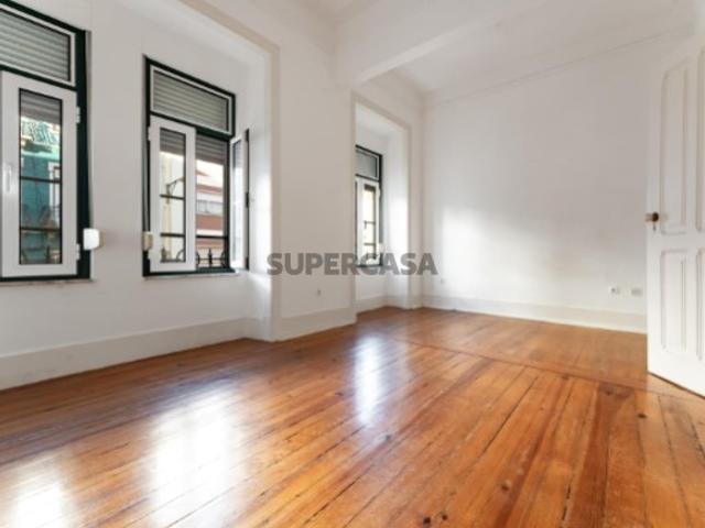 Apartamento T2 em Campo de Ourique