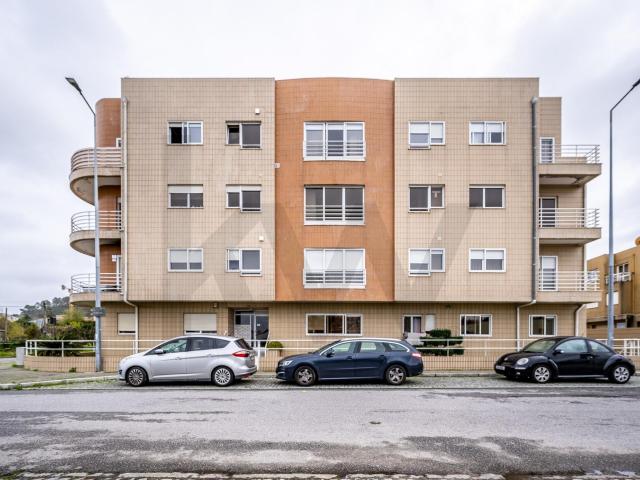 Apartamento T2 em Canelas – Pronto a Habitar