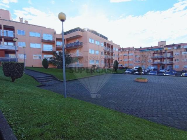 Apartamento T2 em Canelas