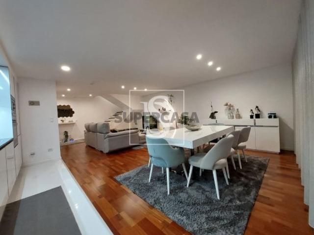 Apartamento T2 em Canelas