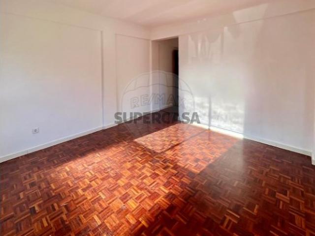 Apartamento T2 em Agualva e Mira Sintra