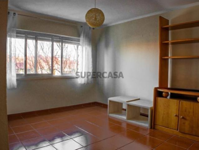 Apartamento T2 em Cacém e São Marcos