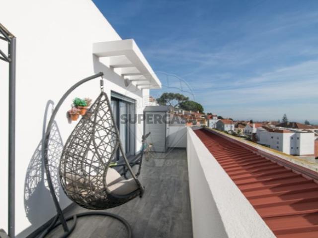 Apartamento T2 em Carcavelos e Parede