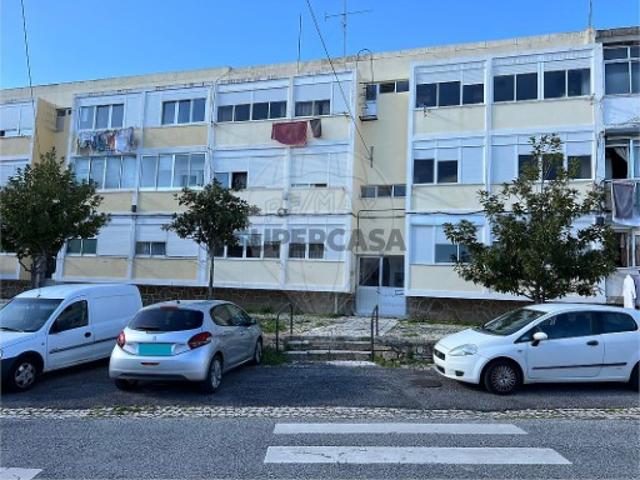 Apartamento T2 em Carcavelos e Parede