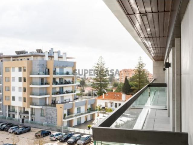 Apartamento T2 em Carcavelos e Parede