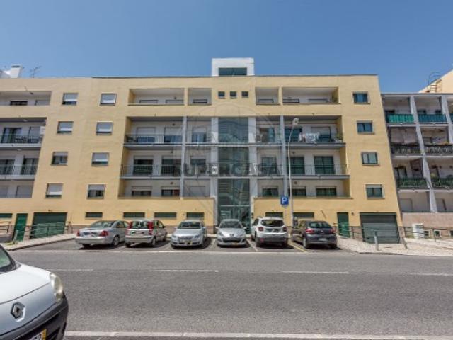 Apartamento T2 em Carnaxide e Queijas